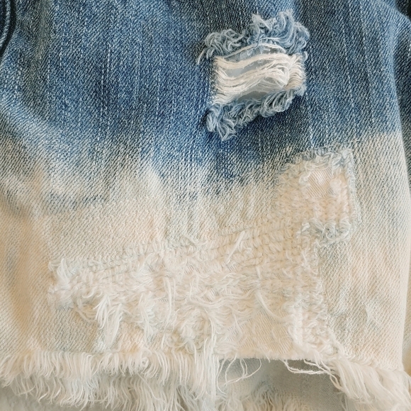 BDG Urban Outfitters Women's Super High-Rise Cheeky Distressed Denim Short Sz 28 - Picture 2 of 8